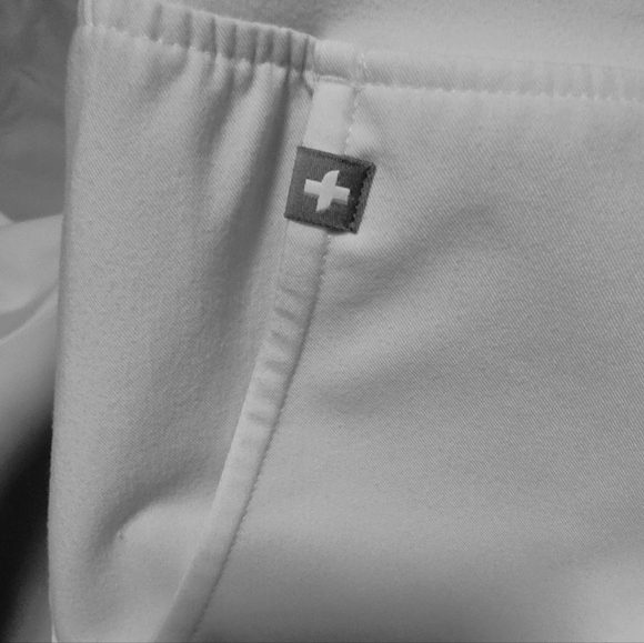 FIGS NWT Scrub Set (Pants & Shirt) - Picture 3 of 13